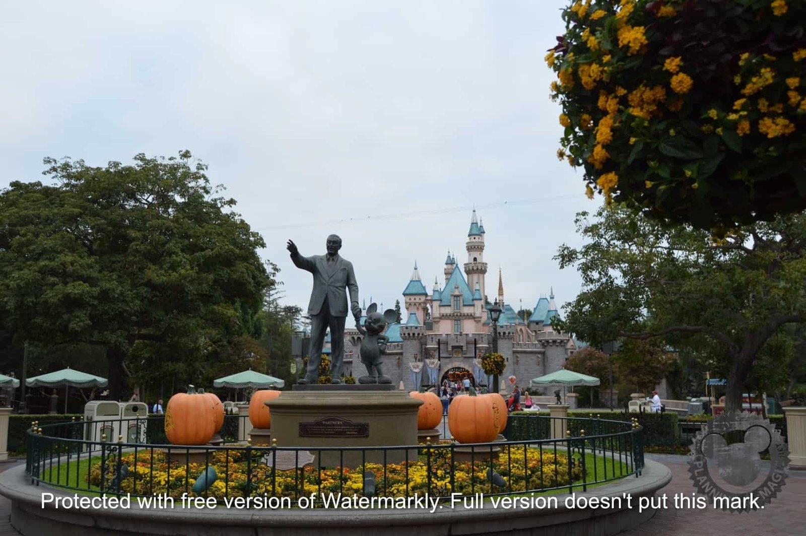 disneyland castle vs disney world castle